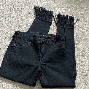 BLANKNYC Black jeans with fringe cuffs - size 28